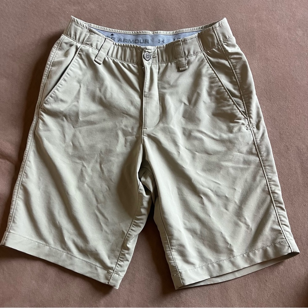 Under Armour Men's size 30 Khaki Shorts Golf/School Uniform